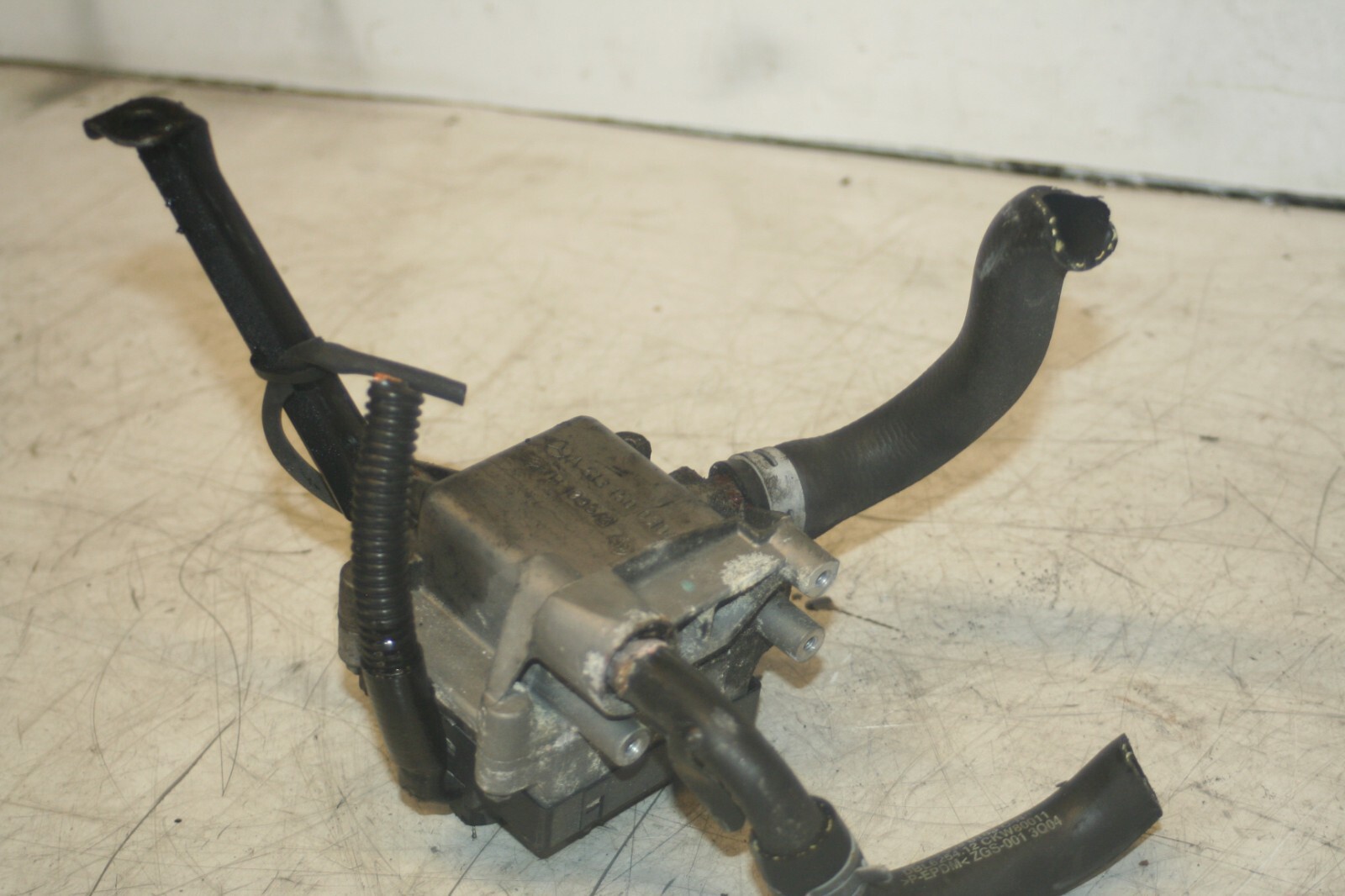2005 MERCEDES S CLASS W220. A6131500304 WATER COOLANT HEATER MODULE - Image 4