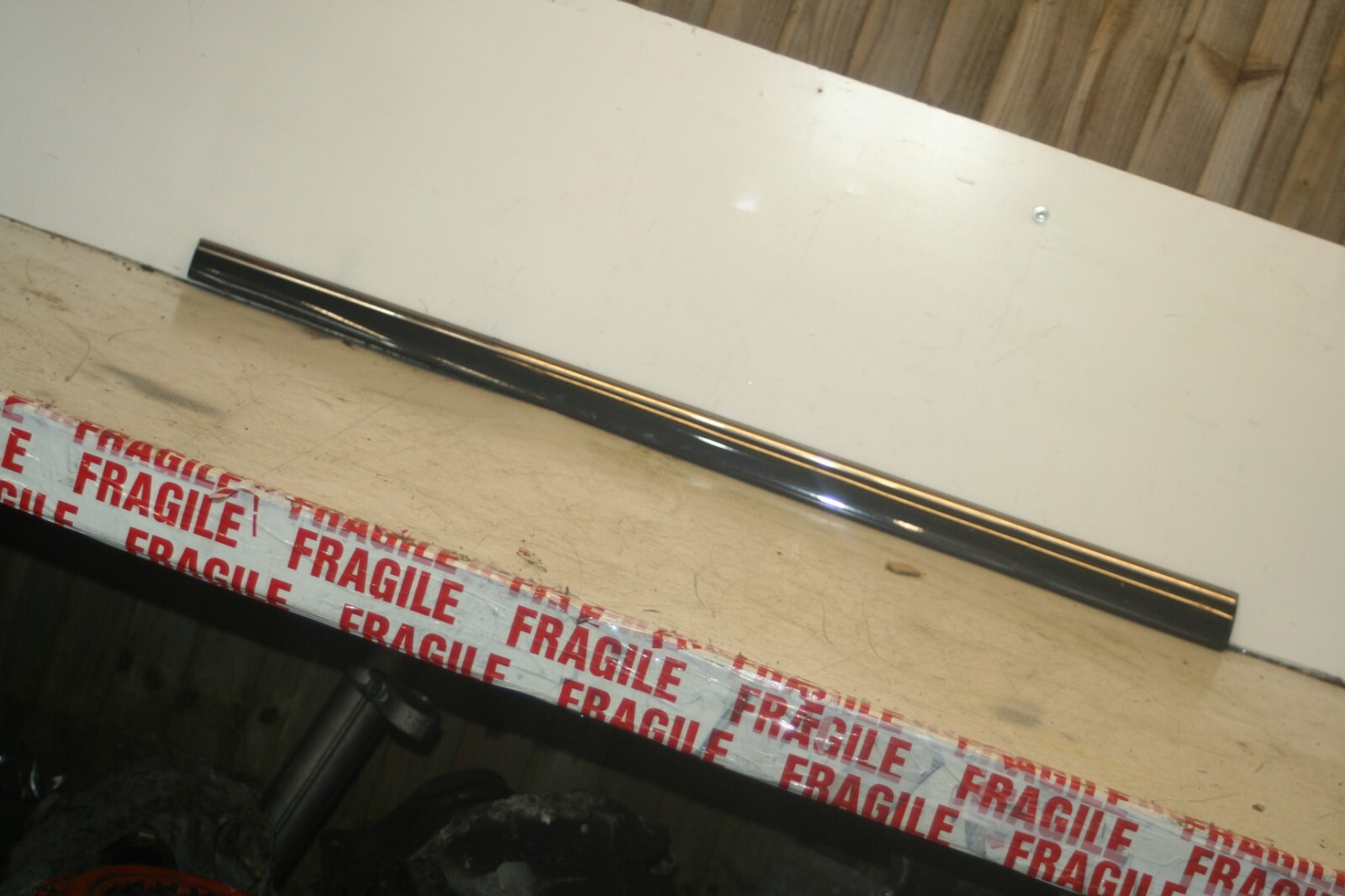 2005 MERCEDES S CLASS W220. PASSENGER SIDE FRONT DOOR MOULDING TRIM