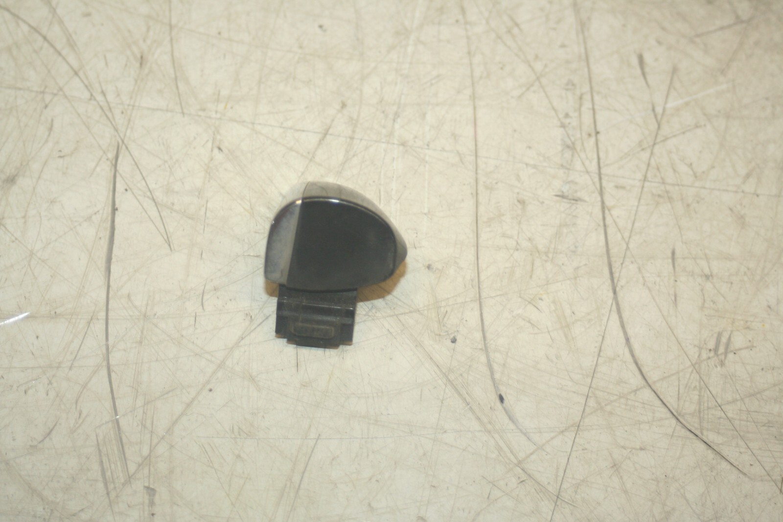 2005 MERCEDES S CLASS W220. EXTERNAL DOOR HANDLE END CAP LOCK COVER - Image 4