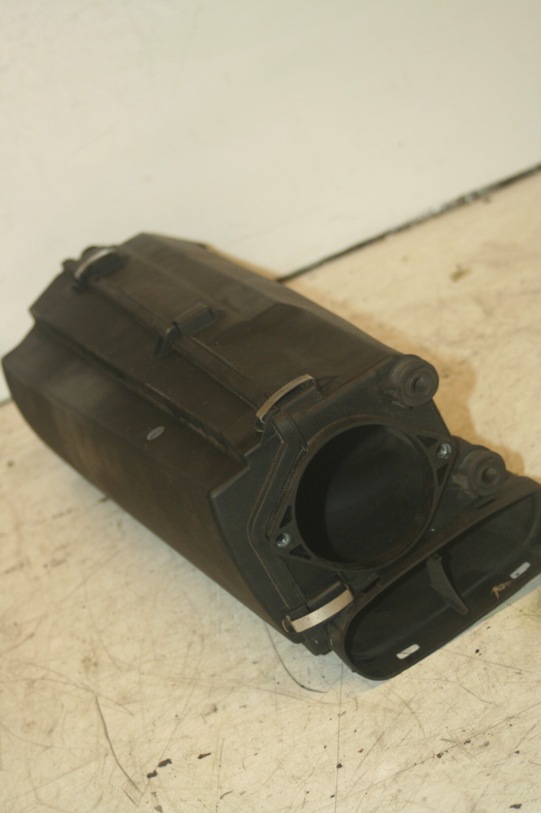 2005 MERCEDES S CLASS W220. INTAKE AIR FILTER HOUSING BOX 3.2