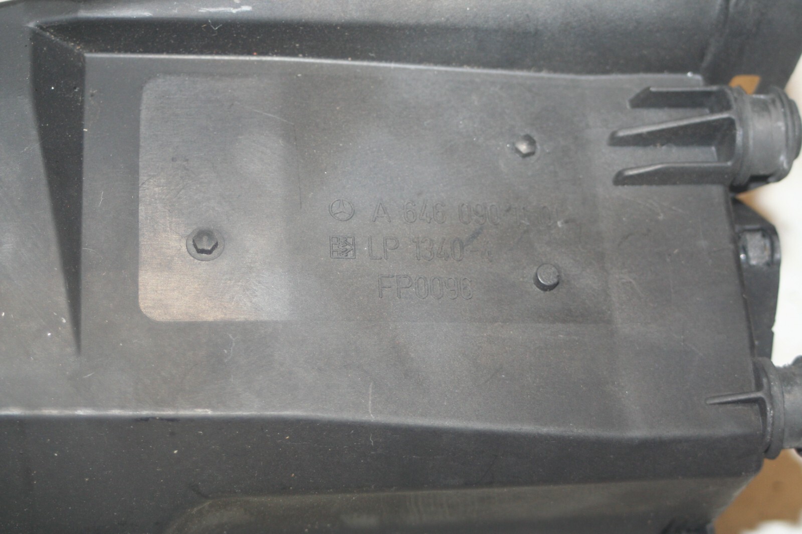 2005 MERCEDES S CLASS W220. INTAKE AIR FILTER HOUSING BOX 3.2 - Image 7