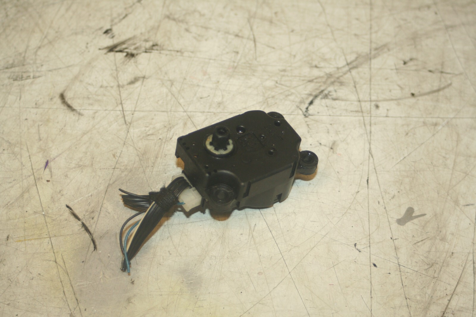 2005 MERCEDES S CLASS W220. HEATER FLAP ACTUATOR CONTROL MOTOR - Image 2