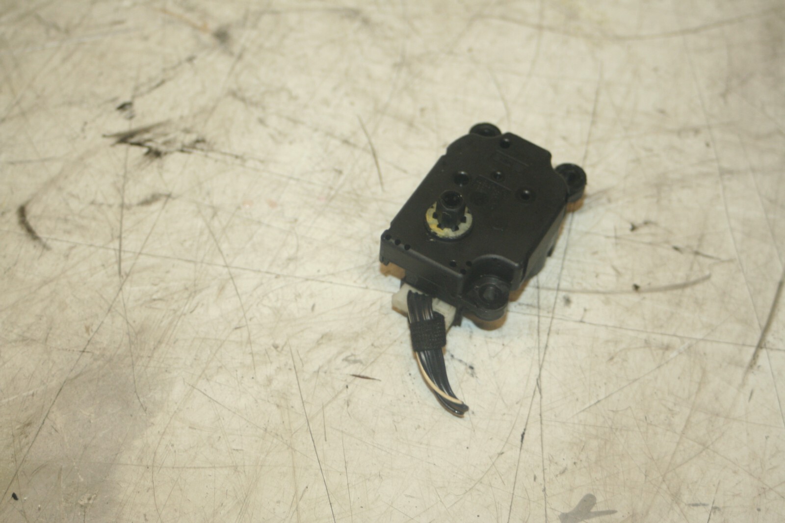 2005 MERCEDES S CLASS W220. HEATER FLAP ACTUATOR CONTROL MOTOR - Image 2