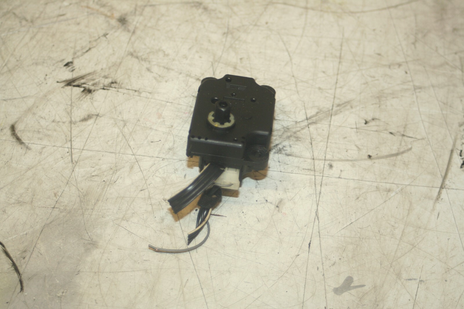 2005 MERCEDES S CLASS W220. HEATER FLAP ACTUATOR CONTROL MOTOR - Image 6