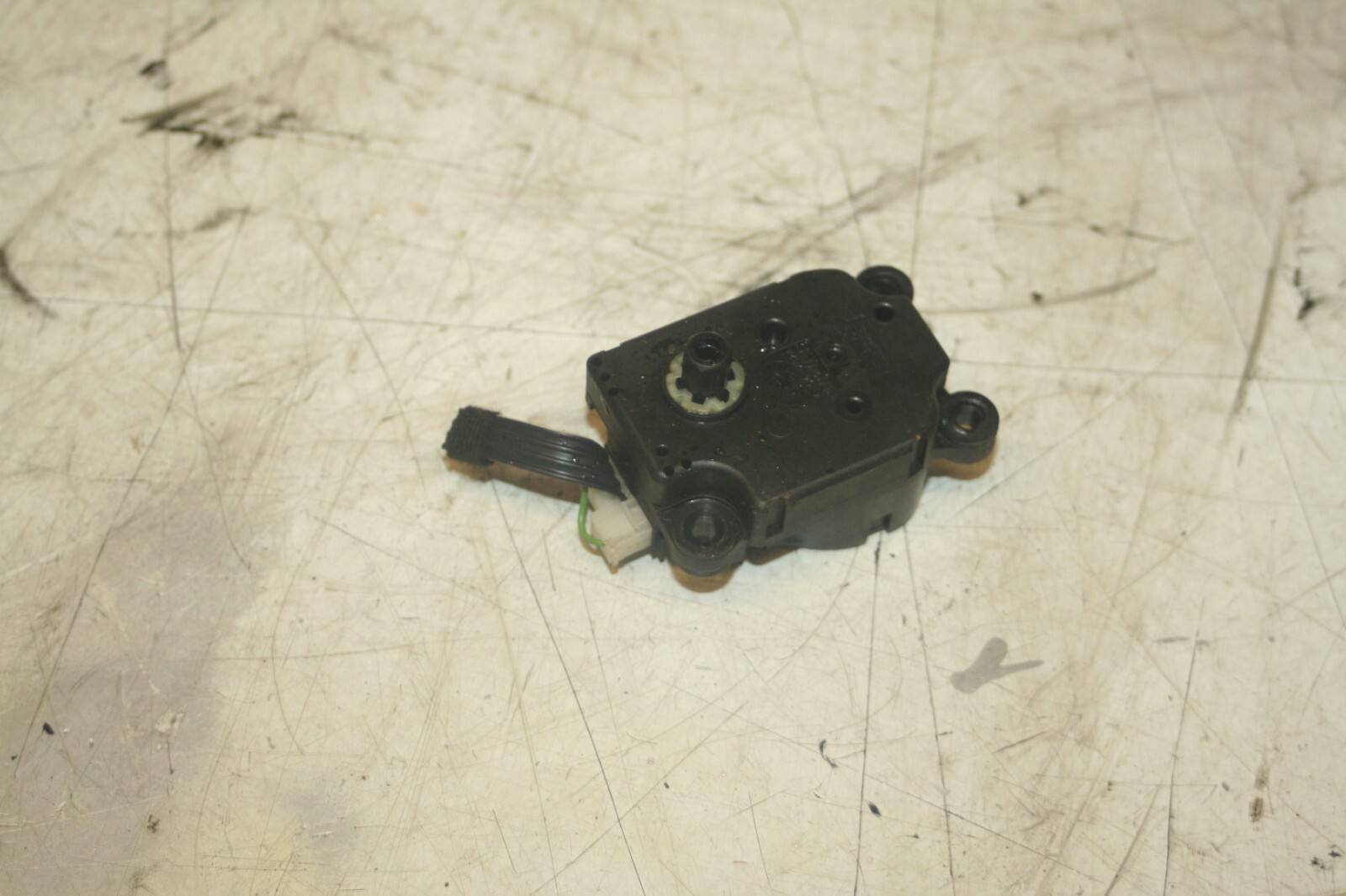 2005 MERCEDES S CLASS W220. HEATER FLAP ACTUATOR CONTROL MOTOR