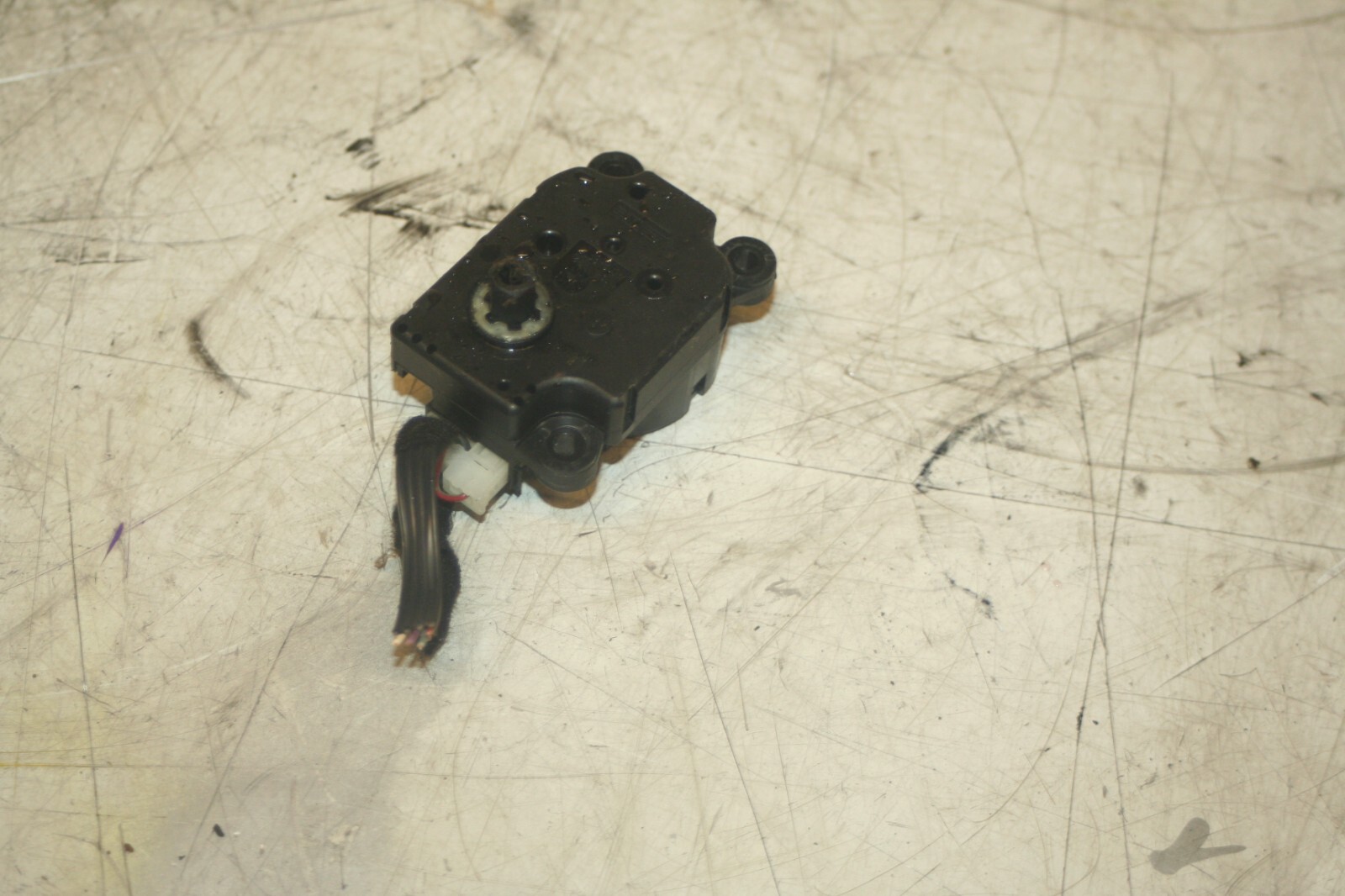 2005 MERCEDES S CLASS W220. HEATER FLAP ACTUATOR CONTROL MOTOR - Image 2
