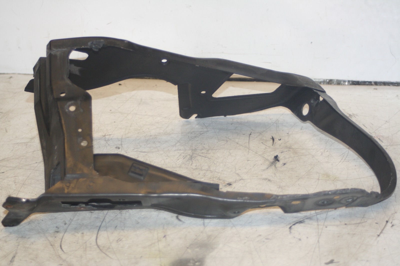 2005 MERCEDES S CLASS W220. PASSENGER SIDE HEADLIGHT SURROUND FRAME - Image 4