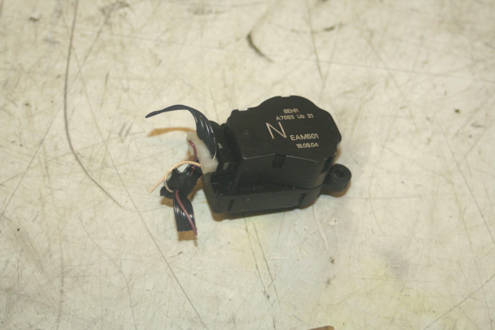 2005 MERCEDES S CLASS W220. HEATER FLAP ACTUATOR CONTROL MOTOR - Image 3