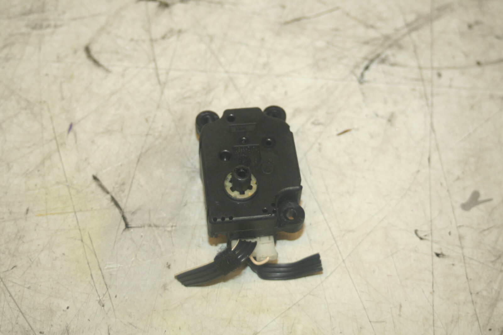 2005 MERCEDES S CLASS W220. HEATER FLAP ACTUATOR CONTROL MOTOR - Image 2