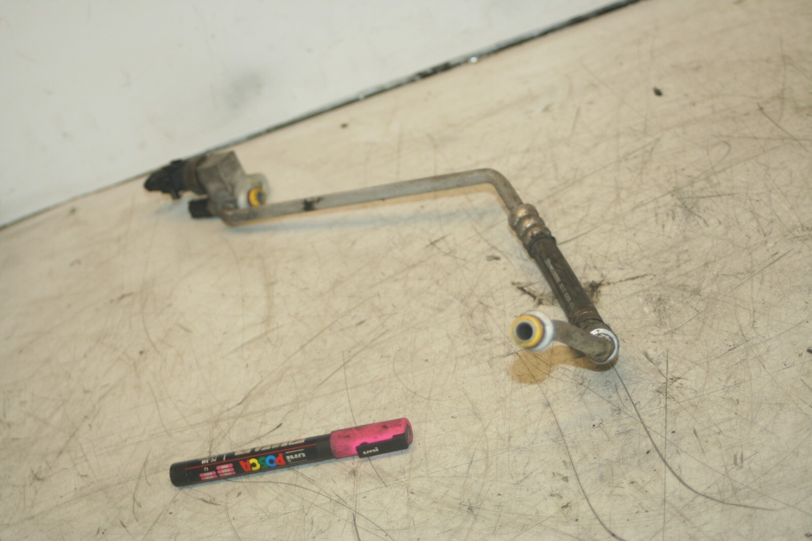 2005 MERCEDES S CLASS W220. AIR CON PIPE HOSE + SENSOR - Image 2