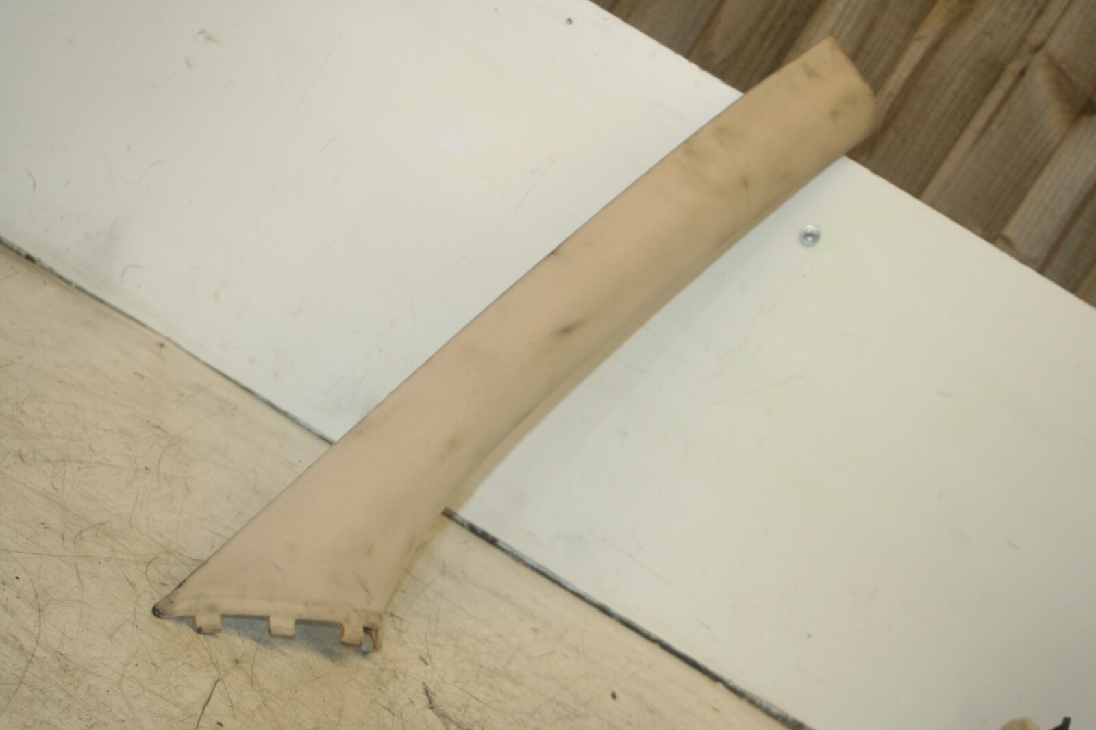 2005 MERCEDES S CLASS W220. DRIVER SIDE A PILLAR TRIM - Image 2