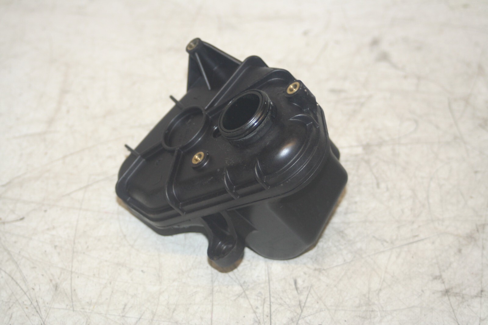 2005 MERCEDES S CLASS W220. AIR CANISTER A6481410286 INTAKE SILENCER