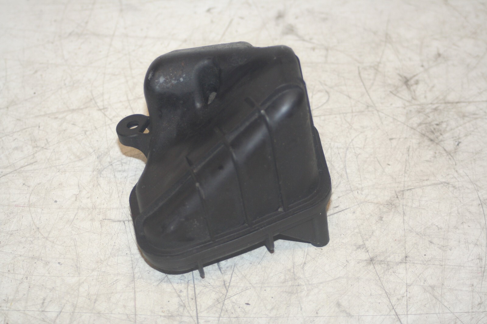 2005 MERCEDES S CLASS W220. AIR CANISTER A6481410286 INTAKE SILENCER - Image 4
