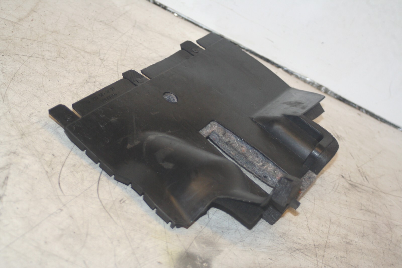 2005 MERCEDES S CLASS W220. UNDER DASH TRIM - Image 2