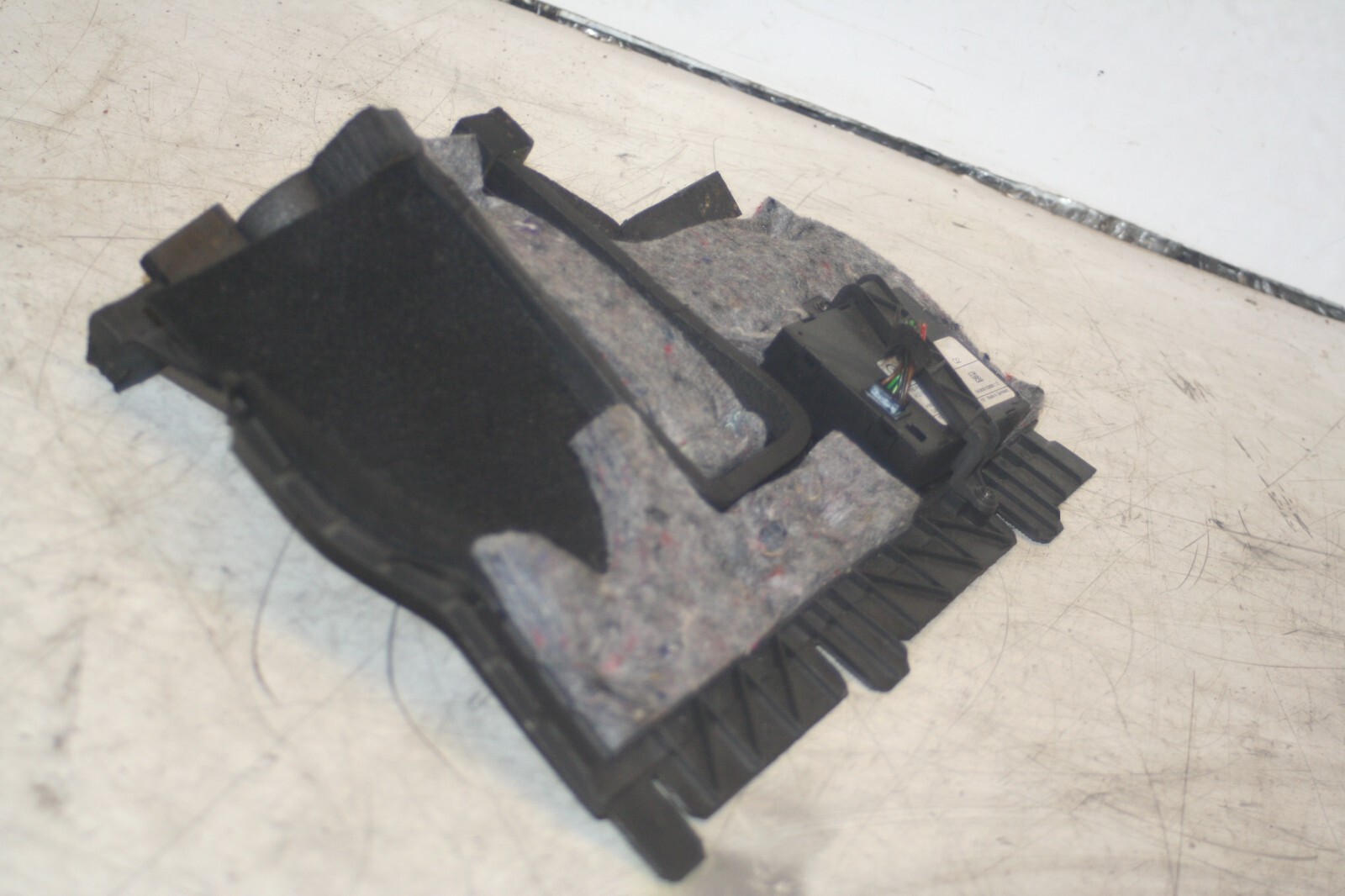 2005 MERCEDES S CLASS W220. UNDER DASH TRIM - Image 3