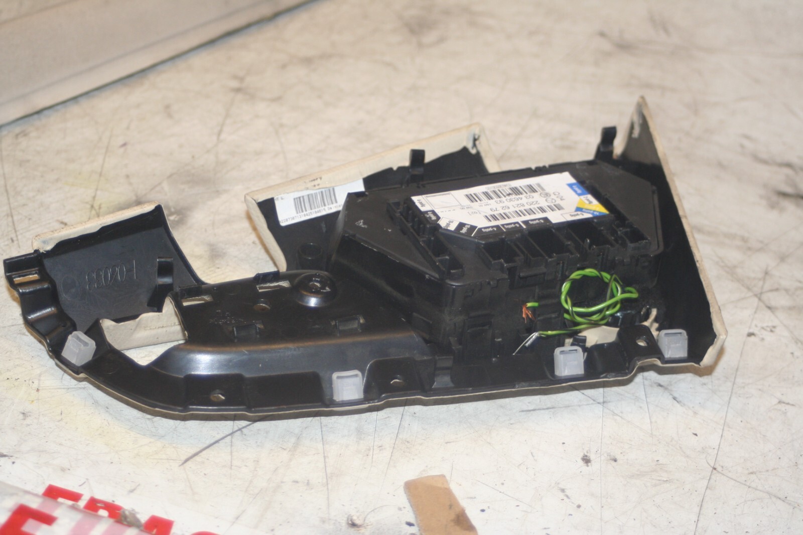 2005 MERCEDES S CLASS W220. DOOR TRIM 2208216279 - Image 4