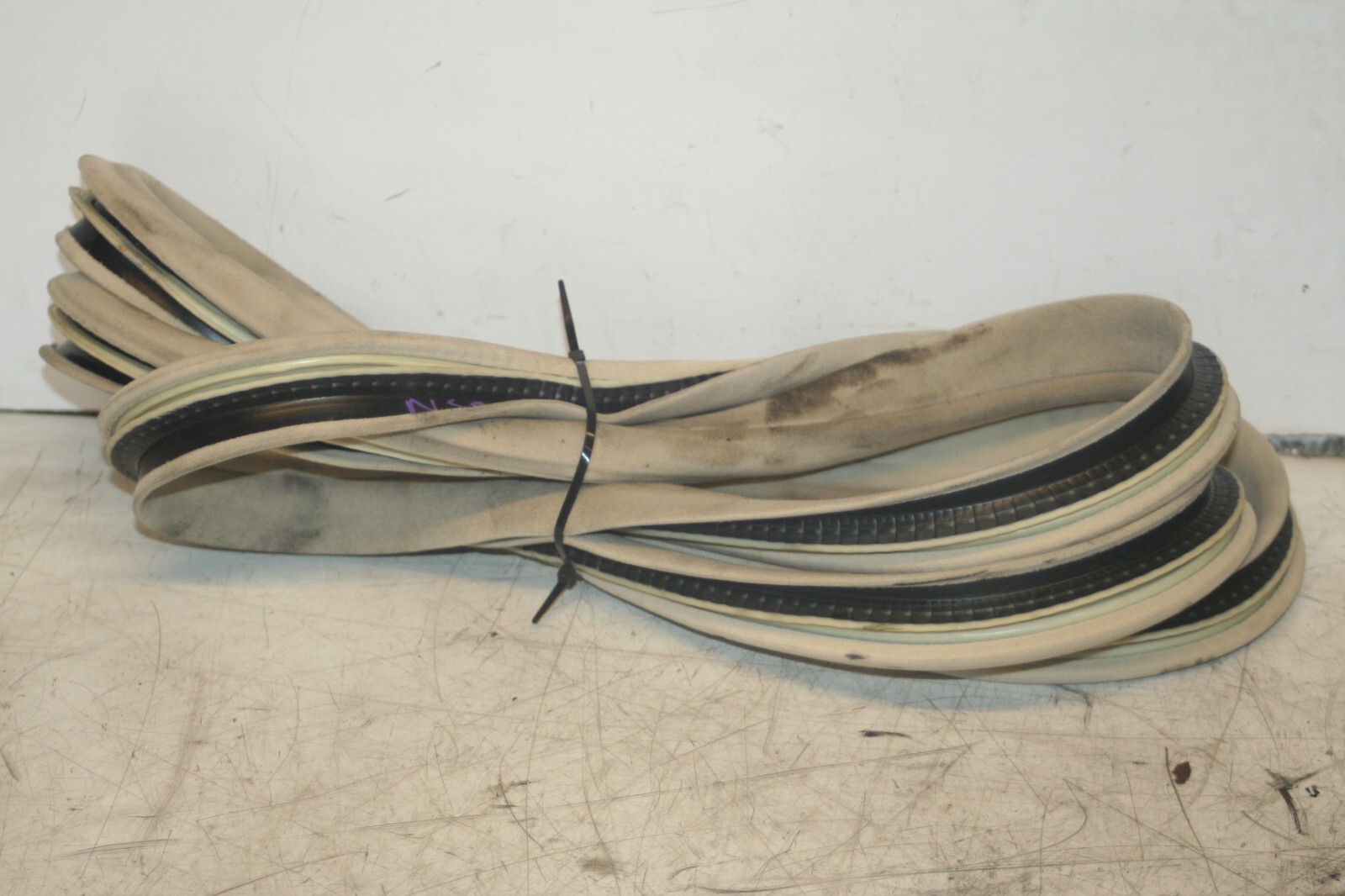 2005 MERCEDES S CLASS W220. PASSENGER SIDE REAR DOOR RUBBER SEAL