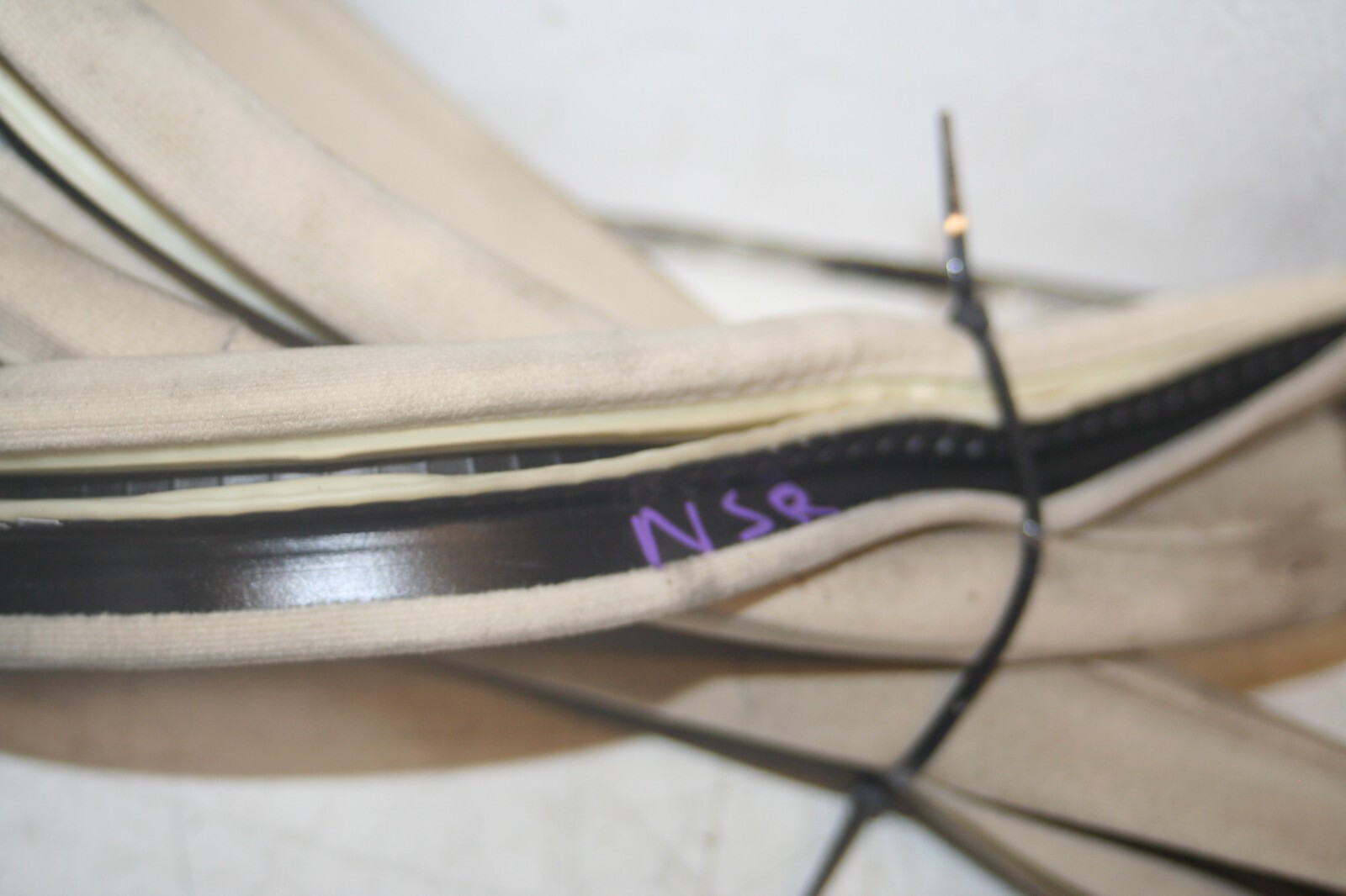 2005 MERCEDES S CLASS W220. PASSENGER SIDE REAR DOOR RUBBER SEAL - Image 2