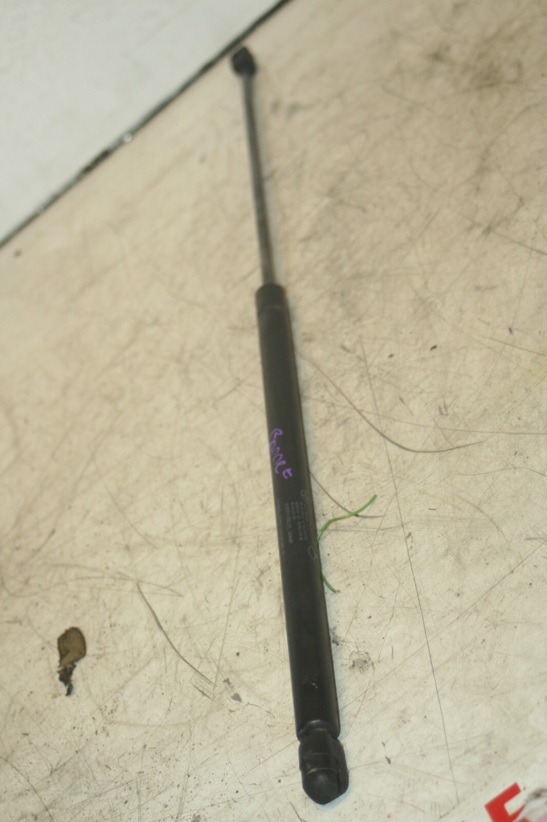 2005 MERCEDES S CLASS W220. BONNET GAS STRUT