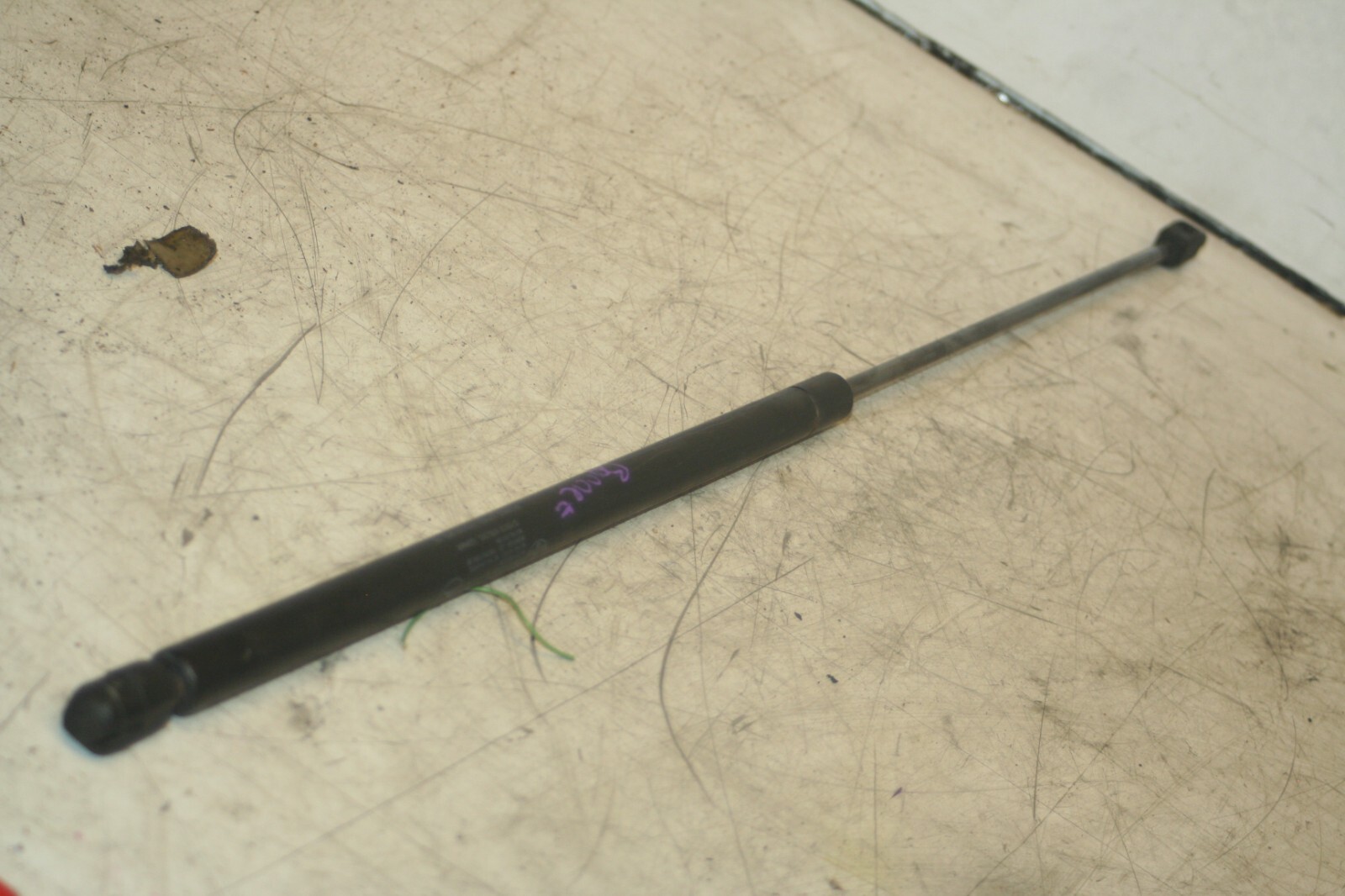 2005 MERCEDES S CLASS W220. BONNET GAS STRUT - Image 2