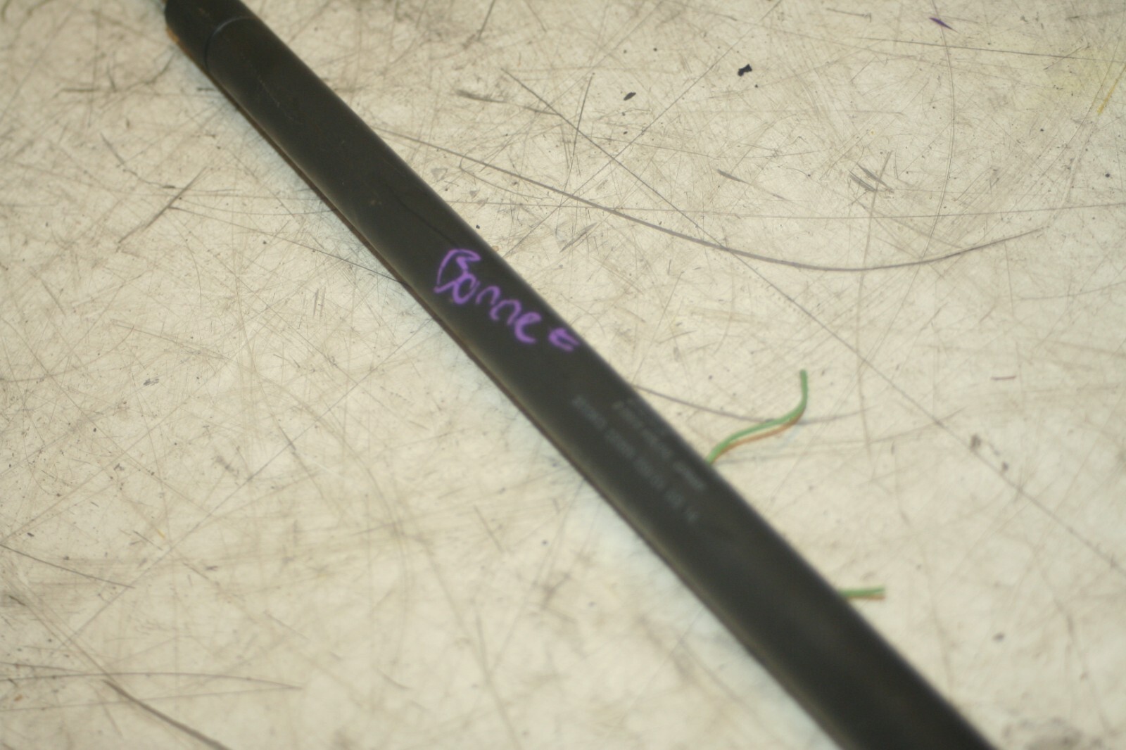 2005 MERCEDES S CLASS W220. BONNET GAS STRUT - Image 3