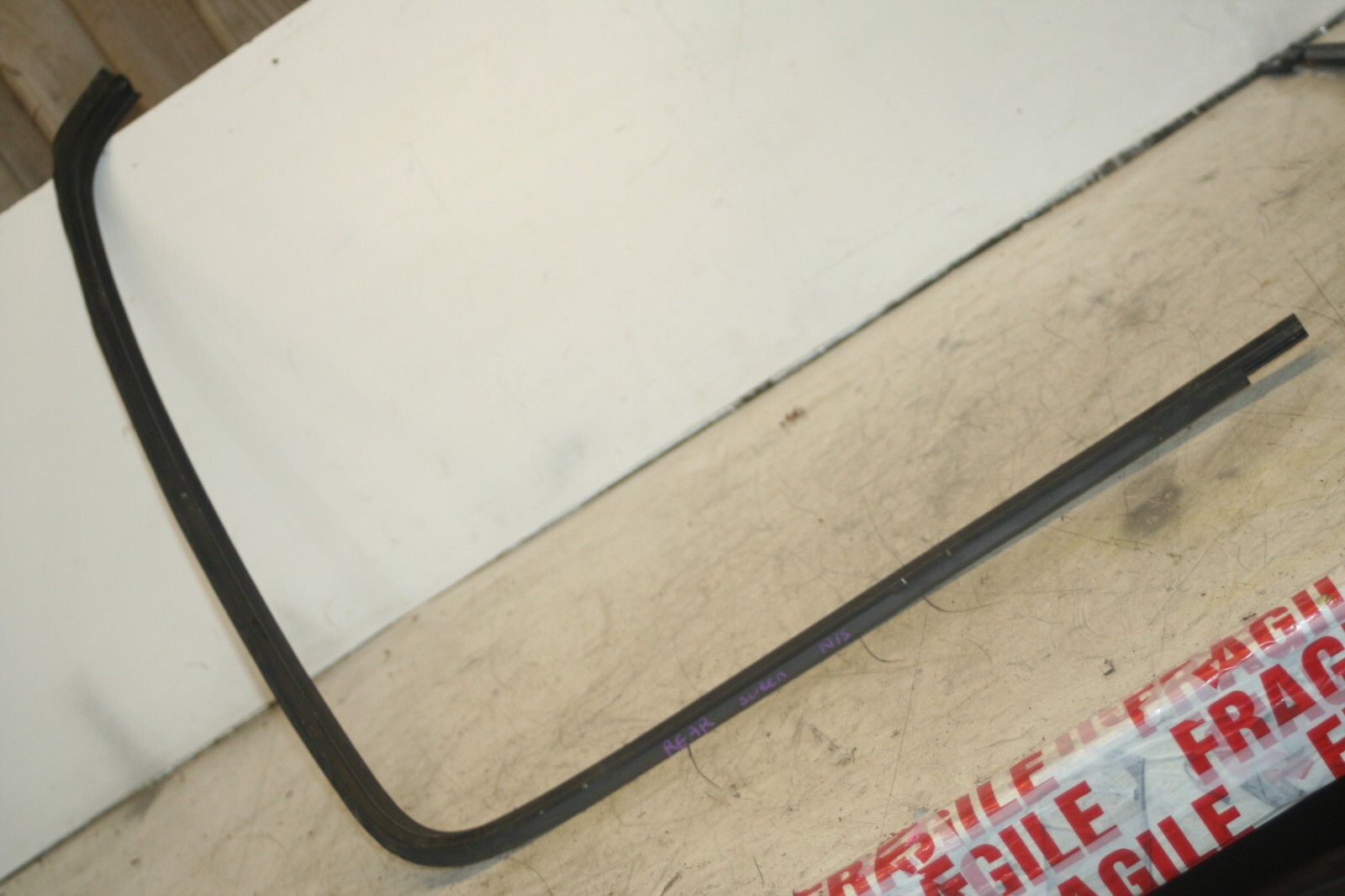 2005 MERCEDES S CLASS W220. PASSENGER SIDE REAR SCREEN TRIM - Image 4