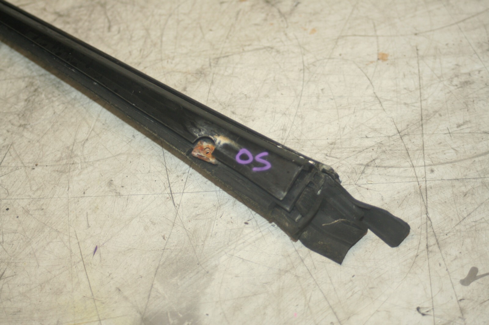 2005 MERCEDES S CLASS W220. DRIVER SIDE WIND SCREEN TRIM - Image 2