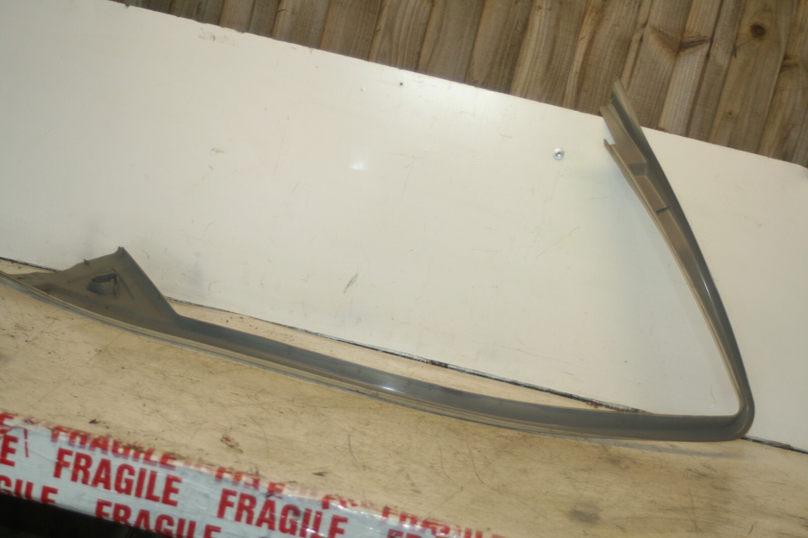 2005 MERCEDES S CLASS W220. DRIVER SIDE FRONT DOOR SURROUND TRIM - Image 3