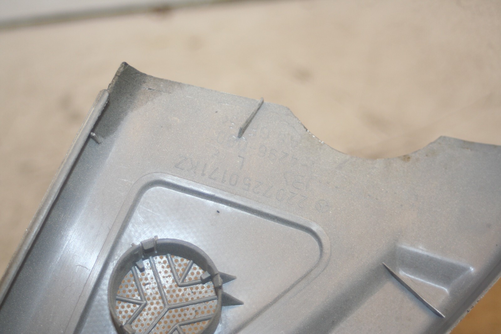 2005 MERCEDES S CLASS W220. PASSENGER SIDE FRONT DOOR SURROUND TRIM - Image 4