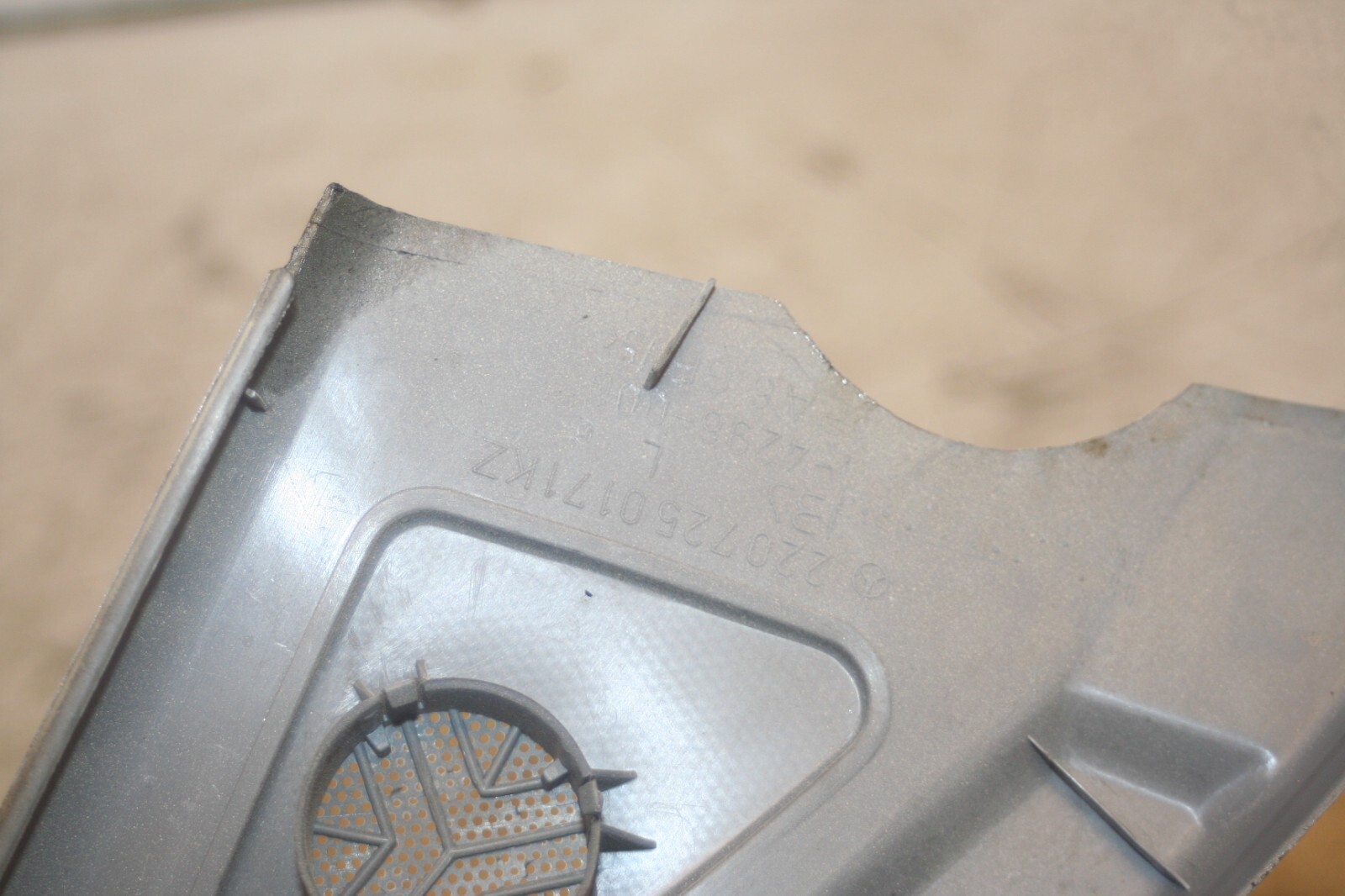 2005 MERCEDES S CLASS W220. PASSENGER SIDE FRONT DOOR SURROUND TRIM - Image 5