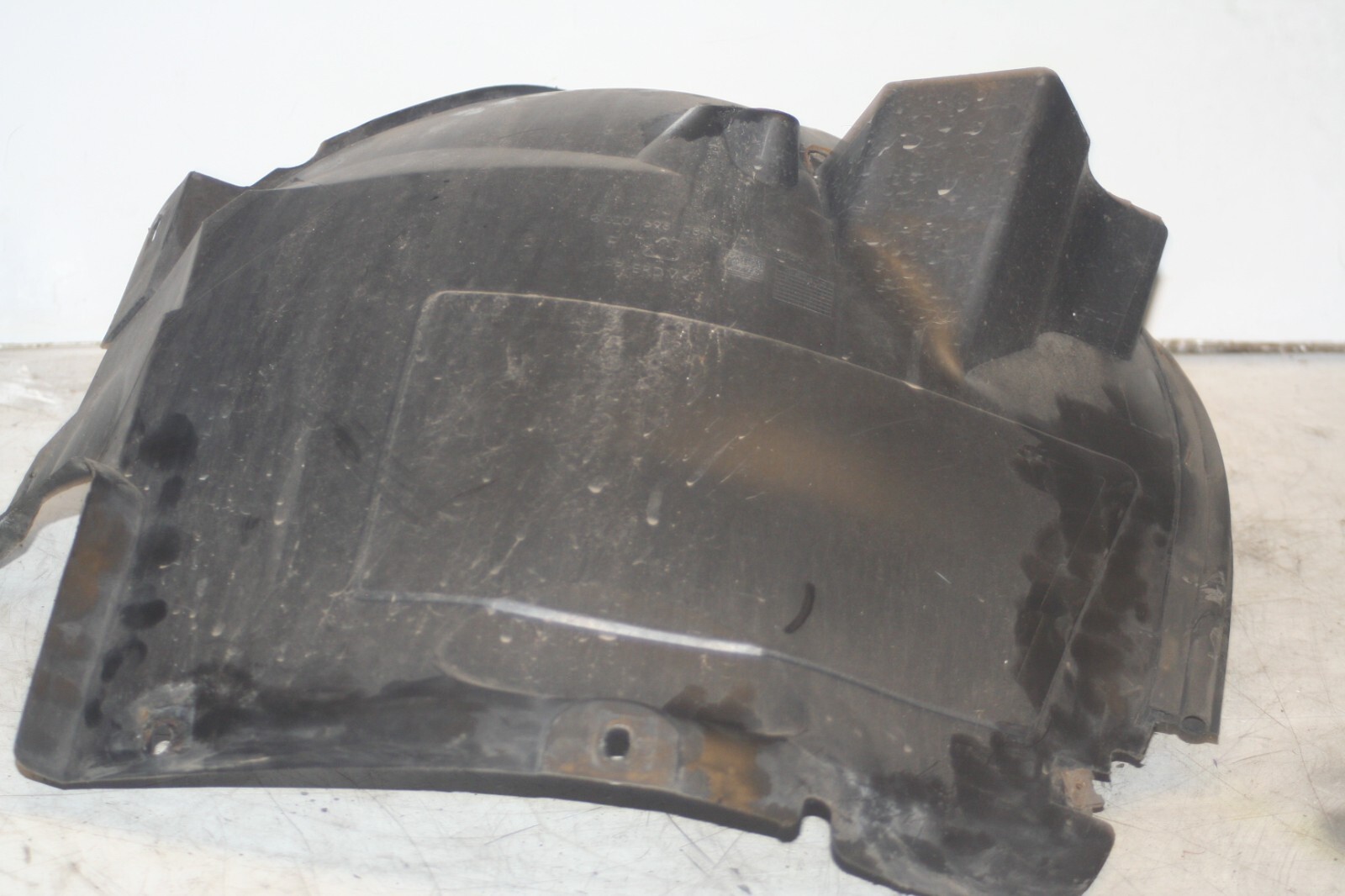 2005 MERCEDES S CLASS W220. WHEEL ARCH LINER 2206980830 - Image 3