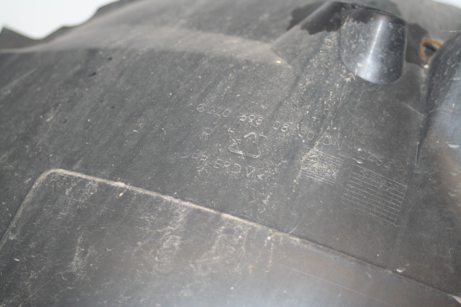 2005 MERCEDES S CLASS W220. WHEEL ARCH LINER 2206980830 - Image 6