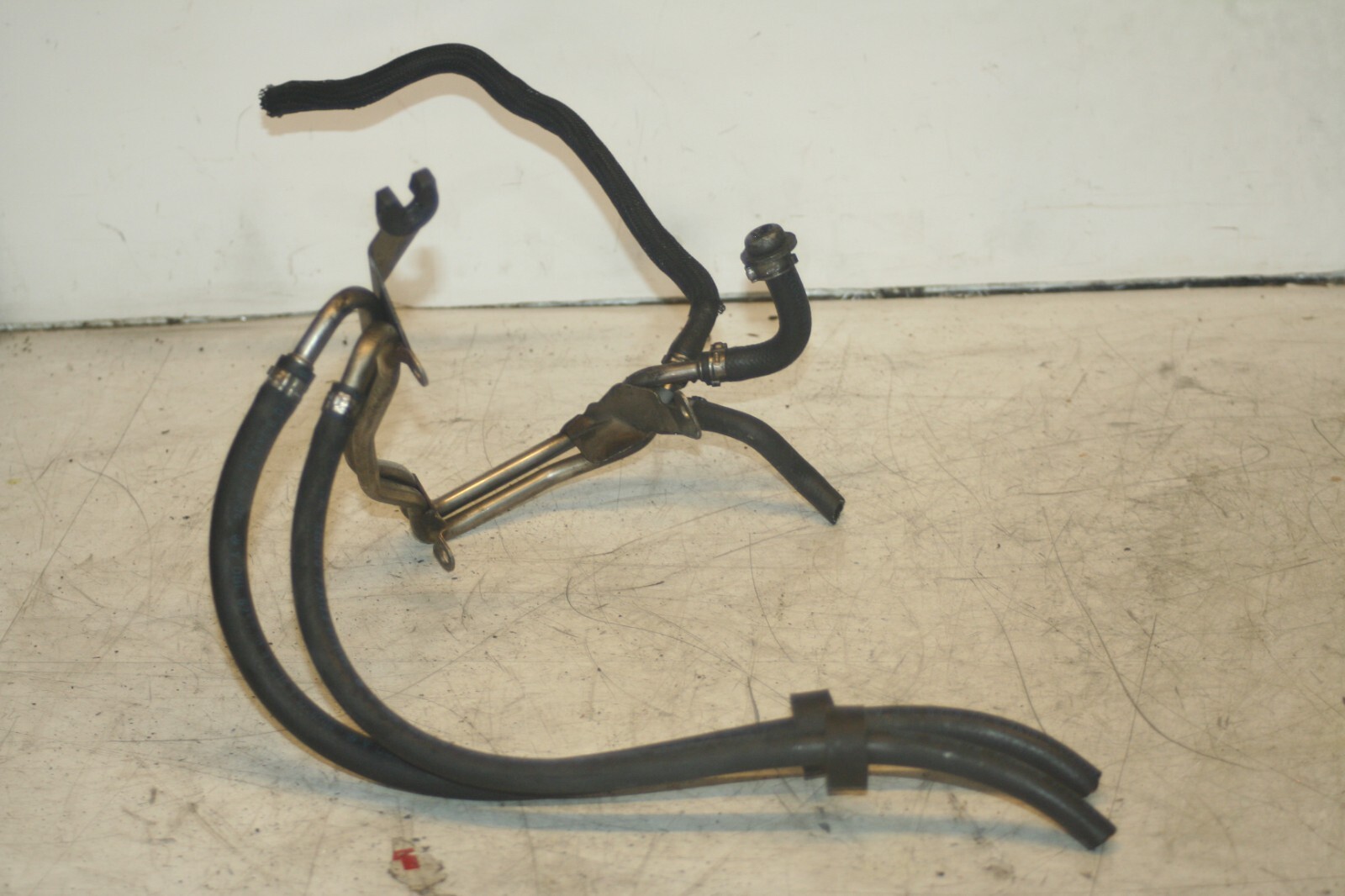 2005 MERCEDES S CLASS W220. DIESEL FUEL PIPES