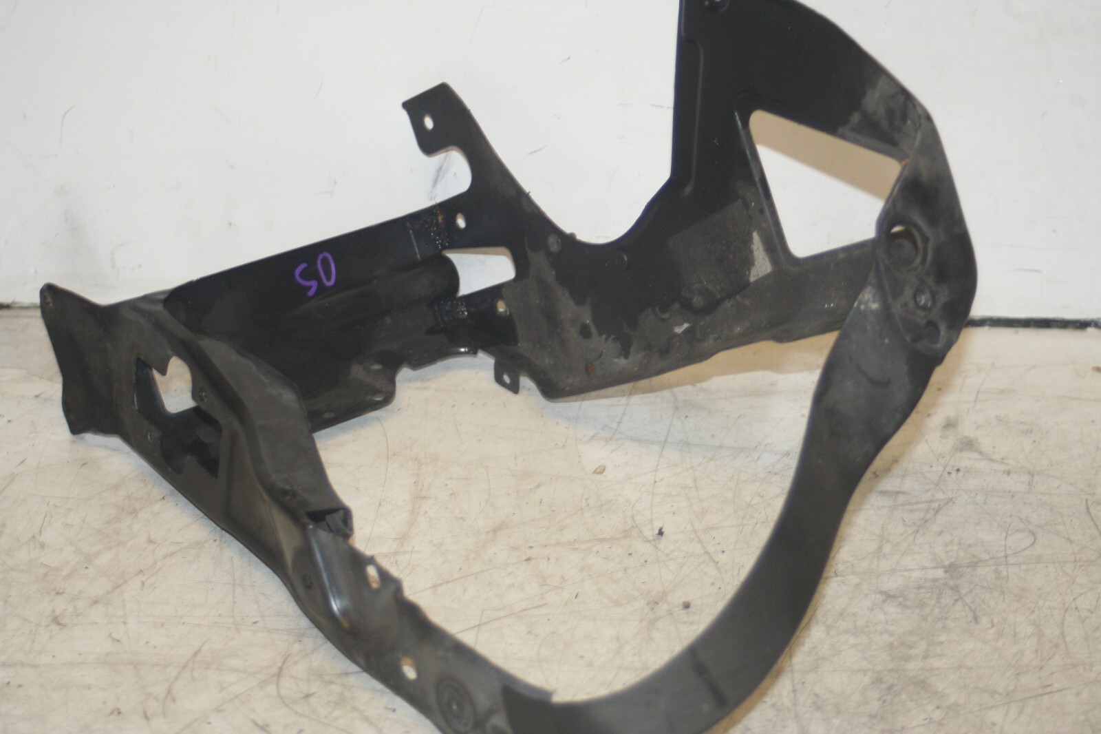 2005 MERCEDES S CLASS W220. DRIVER SIDE HEAD LIGHT FRAME SURROUND