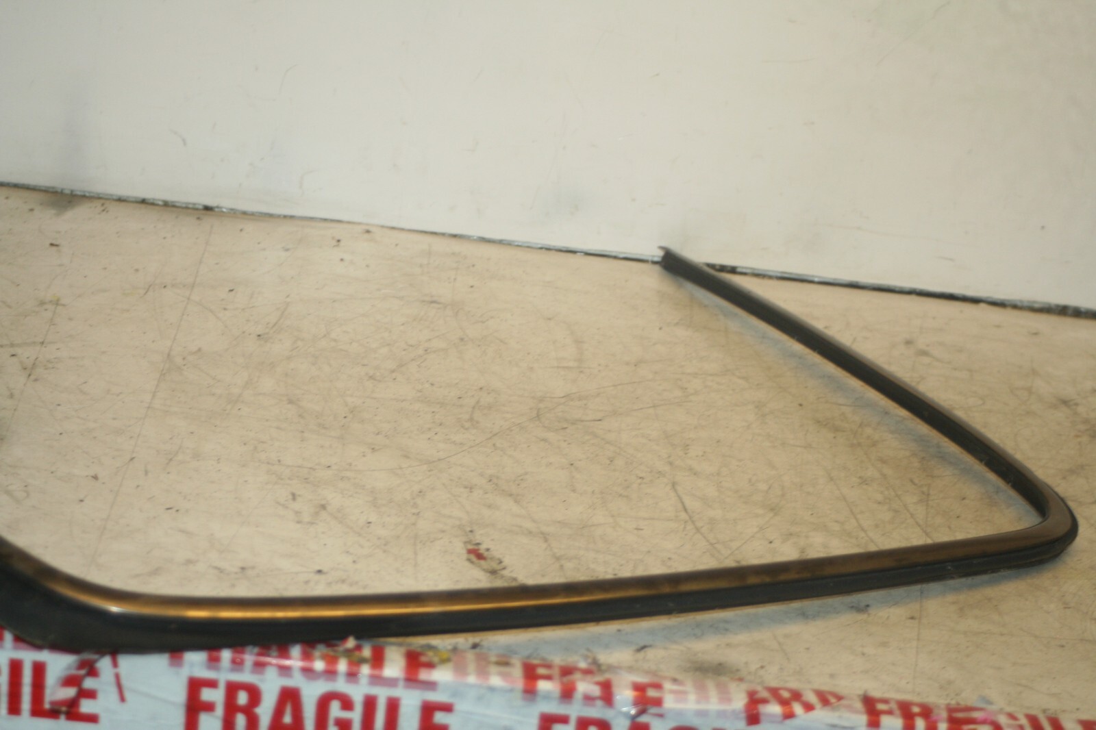 2005 MERCEDES S CLASS W220. DRIVER SIDE REAR SCREEN TRIM