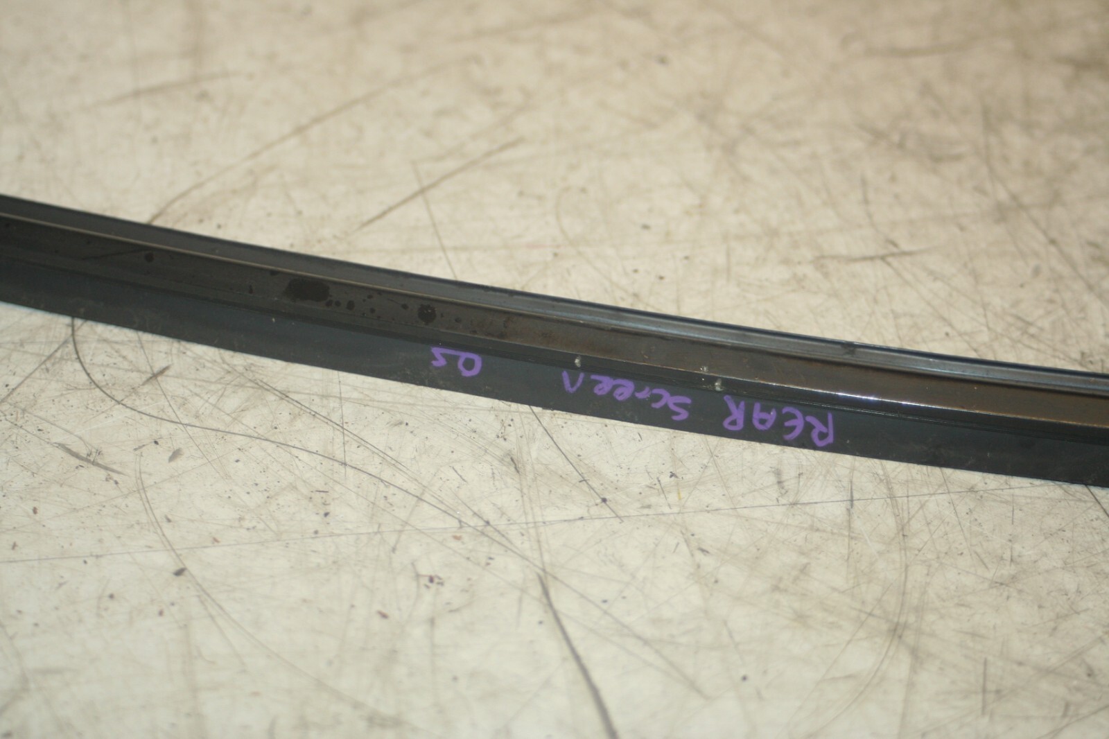 2005 MERCEDES S CLASS W220. DRIVER SIDE REAR SCREEN TRIM - Image 3