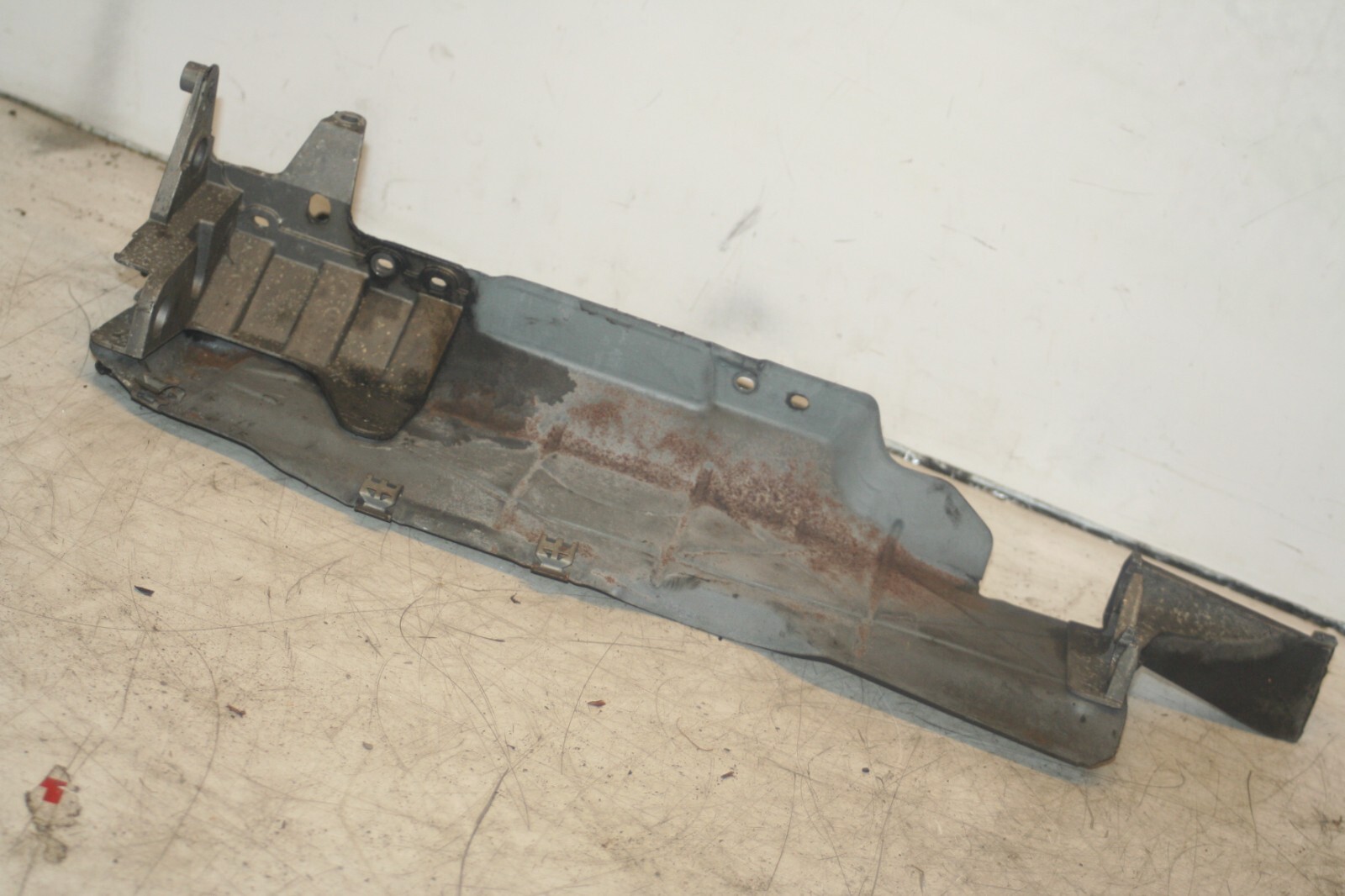 2005 MERCEDES S CLASS W220. HEAT SHIELD