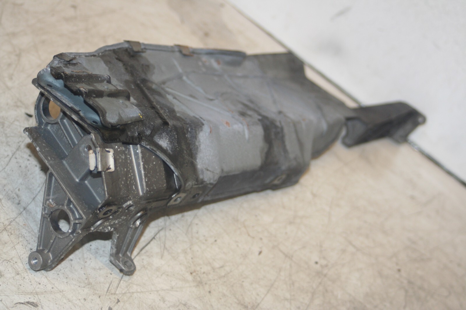 2005 MERCEDES S CLASS W220. HEAT SHIELD - Image 3