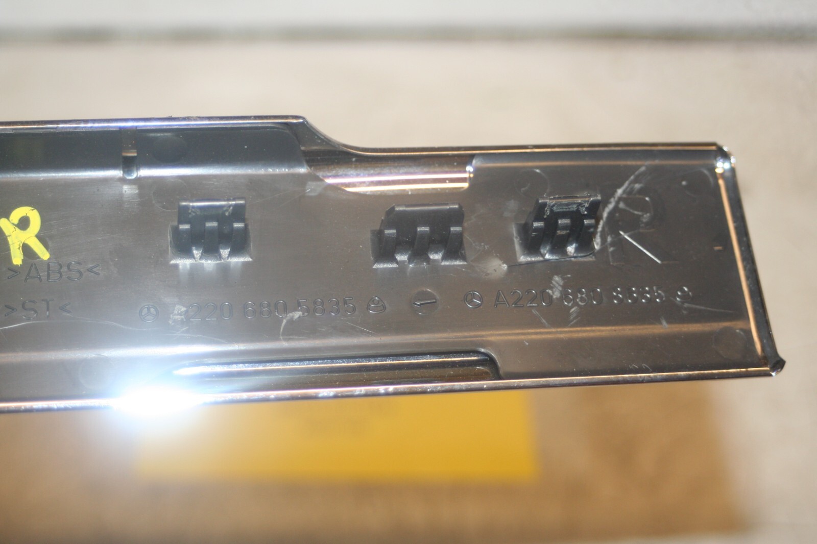 2005 MERCEDES S CLASS W220. DRIVER SIDE REAR KICK TRIM CHROME SILL PLATE - Image 5