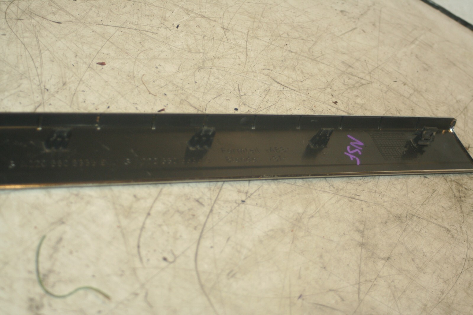 2005 MERCEDES S CLASS W220. FLOOR SILL KICK TRIM PLATE CHROME PASSENGER FRONT - Image 3