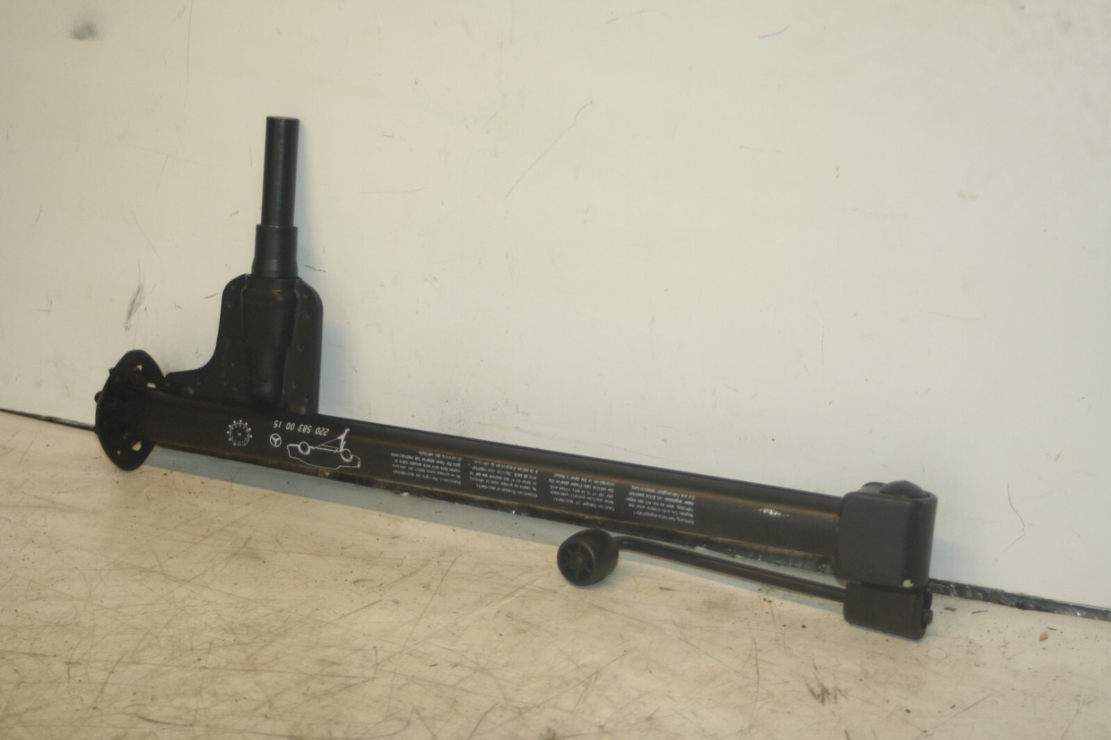 2005 MERCEDES S CLASS W220. EMERGENCY JACK LIFT TOOL - Image 2