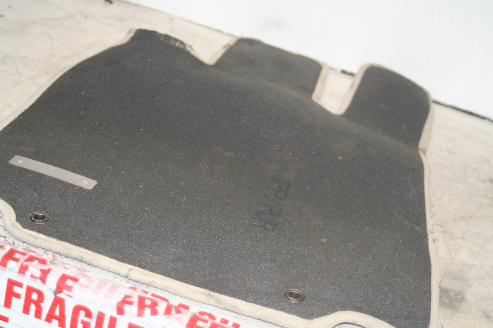 2005 MERCEDES S CLASS W220. FLOOR MAT FRONT - Image 2