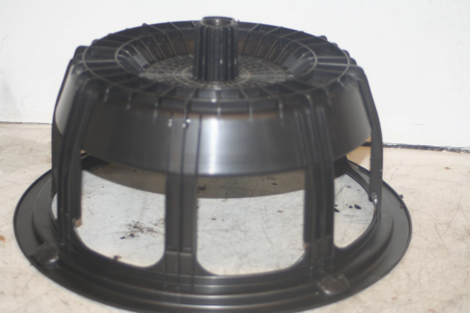 2005 MERCEDES S CLASS W220. SPARE WHEEL HOLD DOWN - Image 3