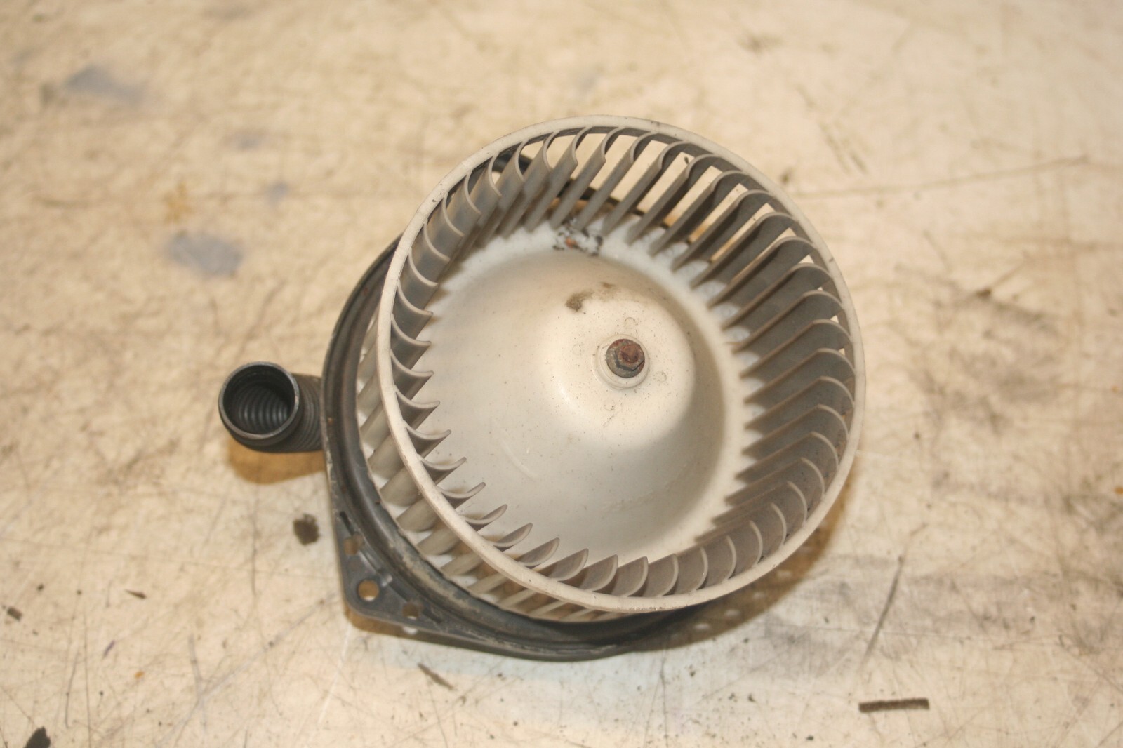 NISSAN NAVARA D21. HEATER BLOWER MOTOR FAN