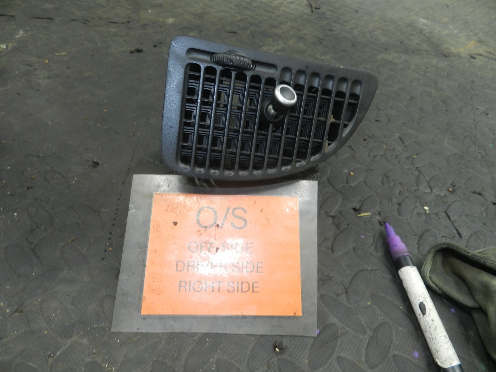 165. 2008 SAAB 9-3 VECTOR. DRIVER SIDE AIR VENT BLOWER