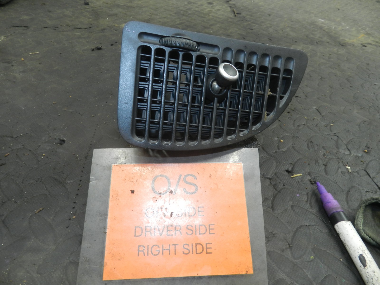 165. 2008 SAAB 9-3 VECTOR. DRIVER SIDE AIR VENT BLOWER - Image 2