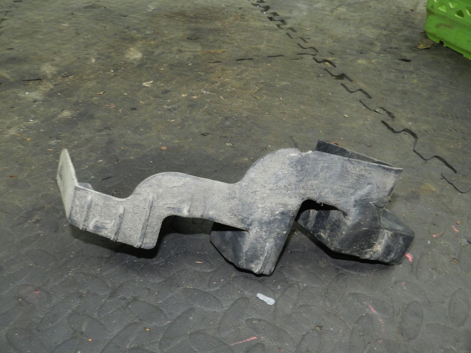 182. 2004 LANDROVER FREELANDER 1 L314. PASSENGER SIDE HEAD LIGHT FRAME TRIM - Image 2