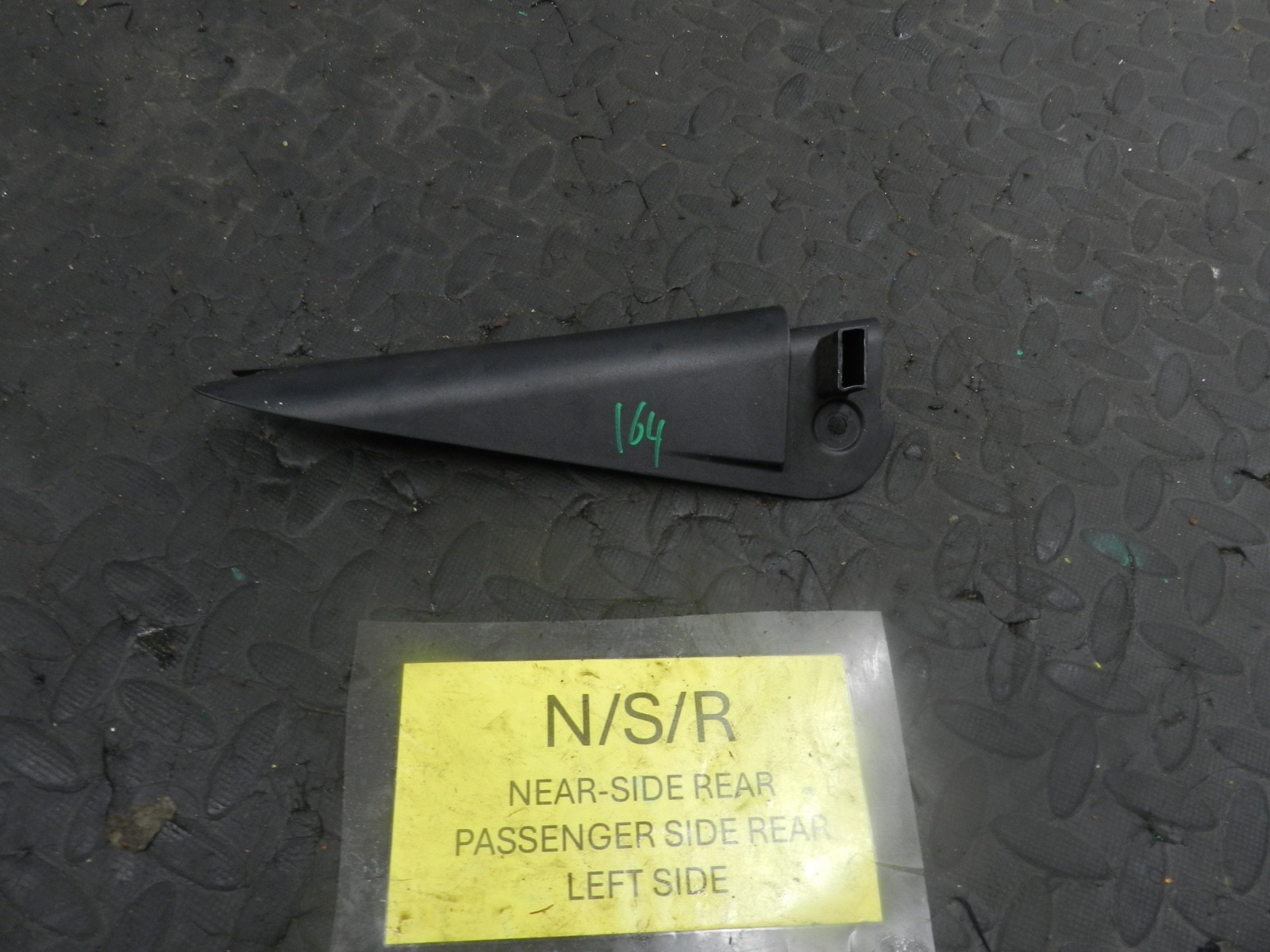 MINI COUNTRYMAN R60 . 164 2014 ALL4. PASSENGER SIDE REAR DOOR CORNER TRIM - Image 2