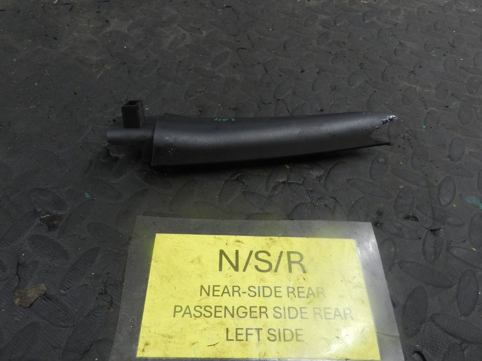 MINI COUNTRYMAN R60 . 164 2014 ALL4. PASSENGER SIDE REAR DOOR CORNER TRIM - Image 3